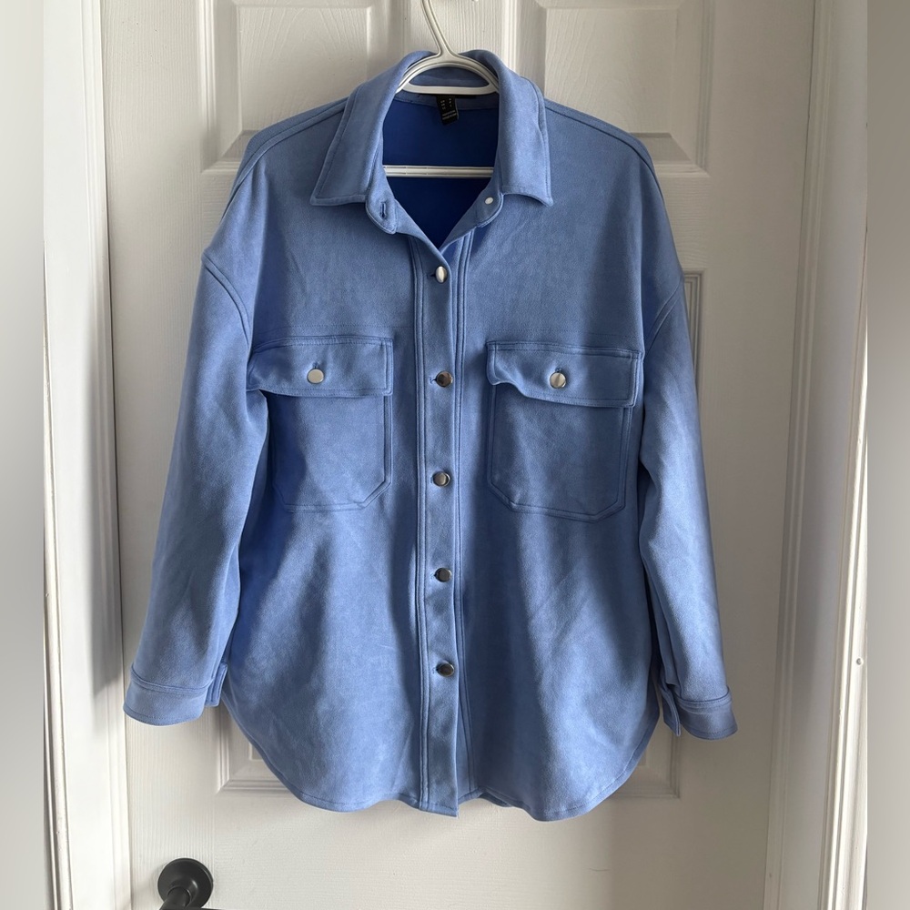 Forever 21 Light Blue Casual Button-Down Shirt size S (super oversized)